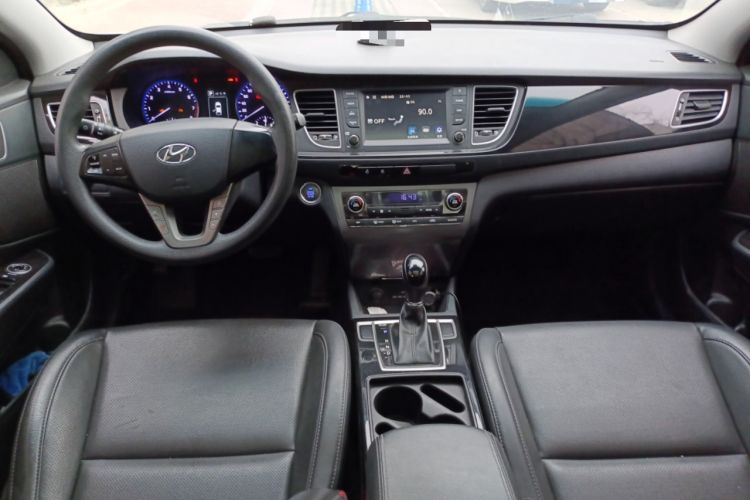 Used Hyundai Mistra 2016 1.8L Automatic Smart GLS Center Console