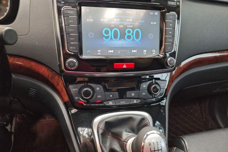 Used Haval H6 2014 Sport Version 1.5T Manual Two-Wheel Drive Elite Edition Audio And AC Panel