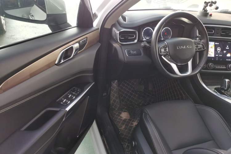 Used Lynk & Co 01 2019 2.0T Two-Wheel-Drive Pro Version China VI Standard
