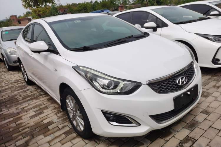 Used Hyundai Elantra (5th Generation / Langdong) 2016 1.6L Automatic Smart Version Front Right 45 Deg