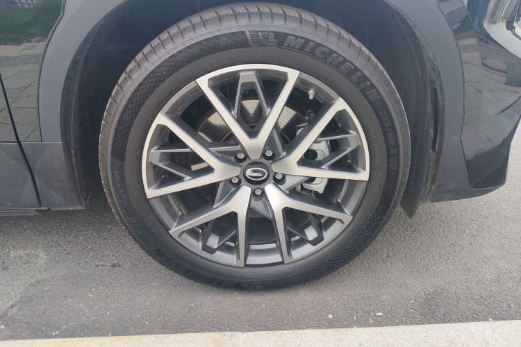 Used GAC Trumpchi GS8 2024 Linghang Series 2.0 TGDI Two-Wheel Drive Luxury Smart Connectivity Version Right Front Wheel Hub