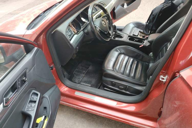 Used Volkswagen Lamando 2015 330TSI DSG Luxury Edition