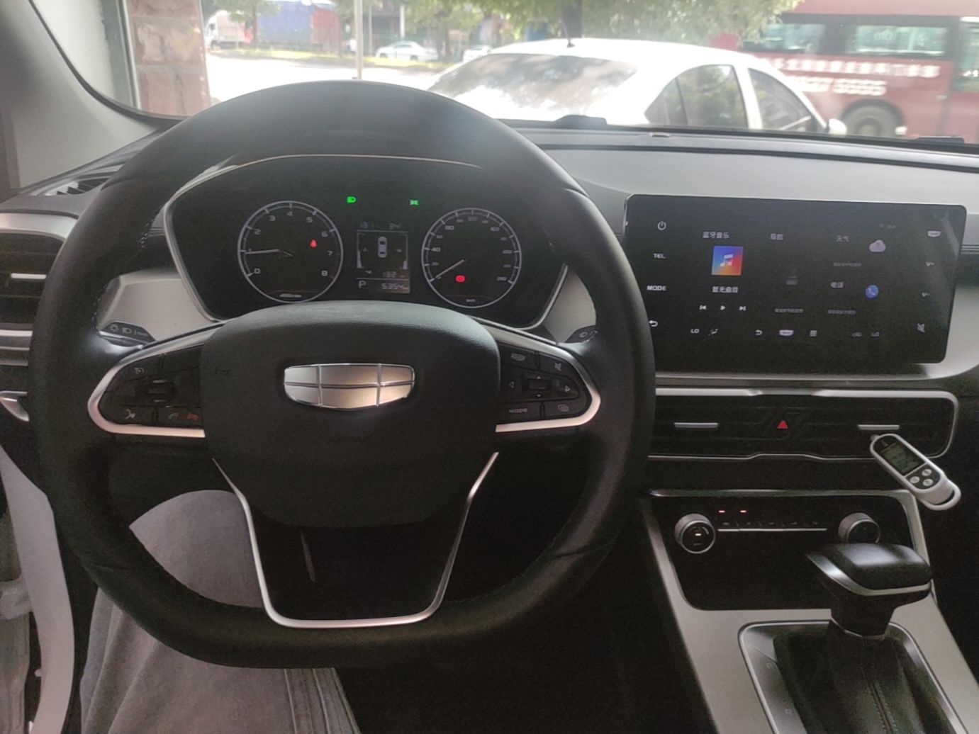 Geely Auto Coolray 2025 1.5L CVT Super Edition — снимка 15