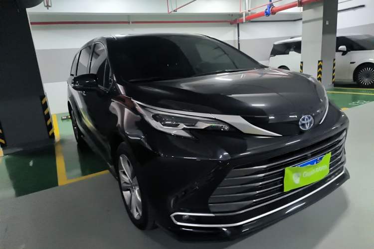 Used Toyota SIENNA 2023 2.5L Hybrid Deluxe Edition