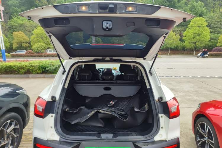 Used BORGWARD BX5 2017 20TGDI Automatic Two-Wheel Drive Pioneer Edition Trunk