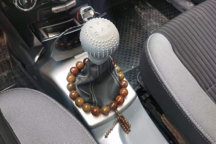 Used Oley 2014 Hatchback 1.5L Manual Comfort Model Gear Lever