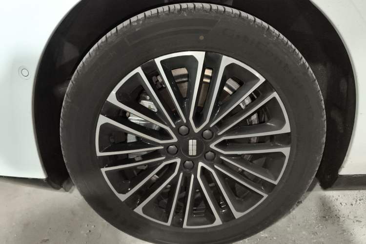 Used Geely Galaxy Galaxy 8 2025 130km EM-i Prestige Edition
