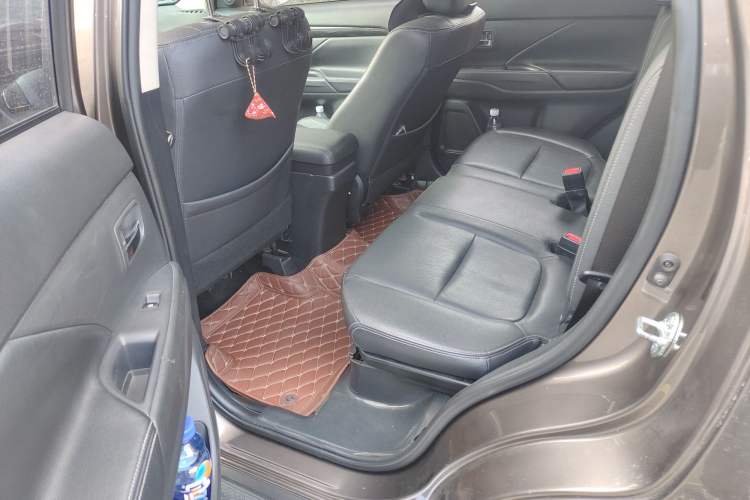 Used Mitsubishi Outlander 2017 2.0L Two-Wheel Drive Glory Edition 5 Seats