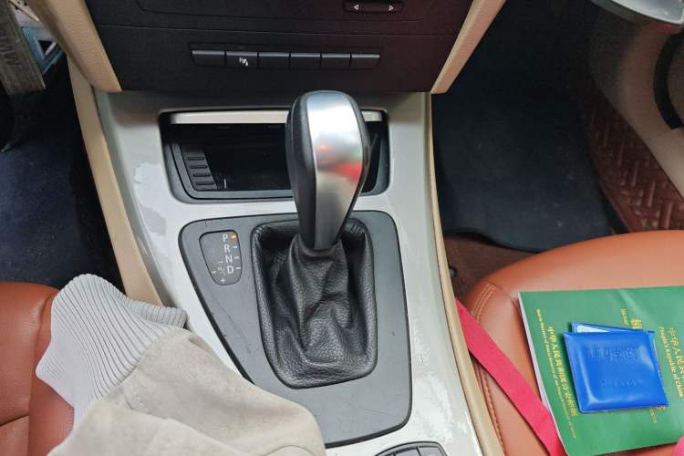 Used BMW 3 Series 2011 320i Luxury Edition Gear Lever