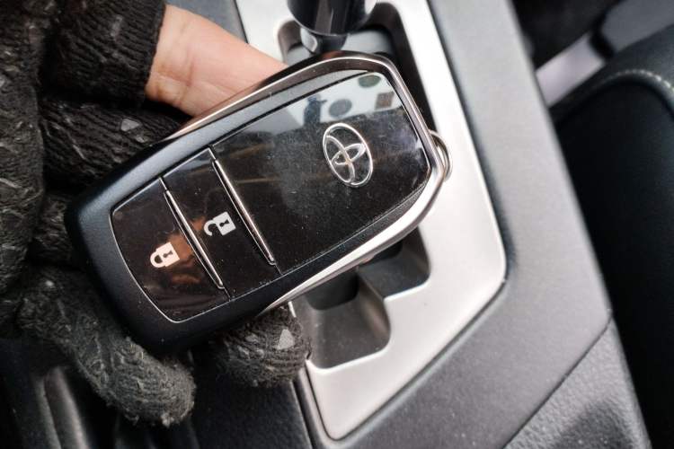 Used Toyota RAV4 2016 2.0L CVT Two-Wheel Drive Smart Edition China V Standard