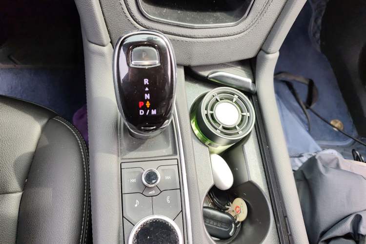 Used Cadillac XT5 2022 2.0T Two-Wheel Drive Luxury Version Gear Lever