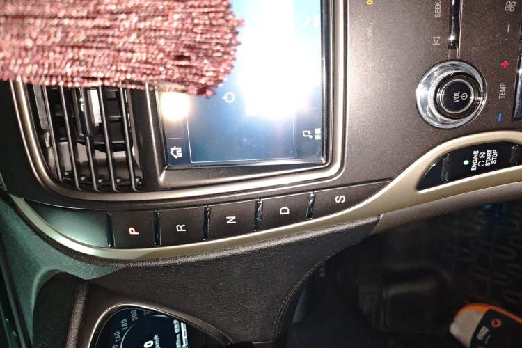 Used Lincoln Nautilus 2019 2.0T Two-Wheel Drive Zunyue Version China VI Standard Gear Lever