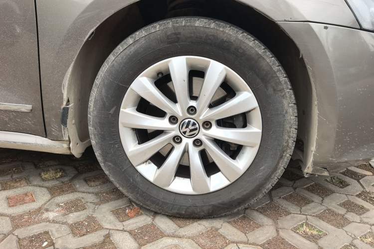 Used Volkswagen Passat 2011 1.8TSI Automatic Prestige Edition Right Front Wheel Hub