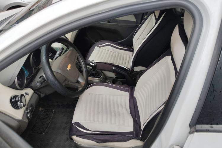 Used Chevrolet Cruze 2015 1.5L Classic SE MT Left Front Seat
