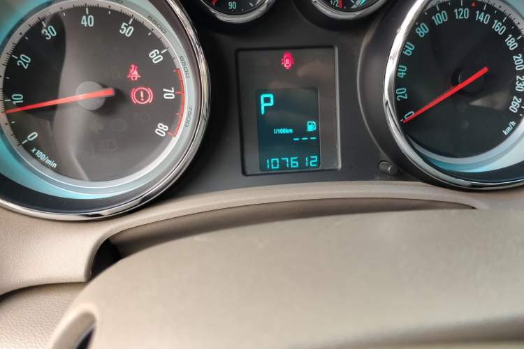 Used Buick GT 2013 GT 1.6L Automatic Fashion Edition Odometer Close Up