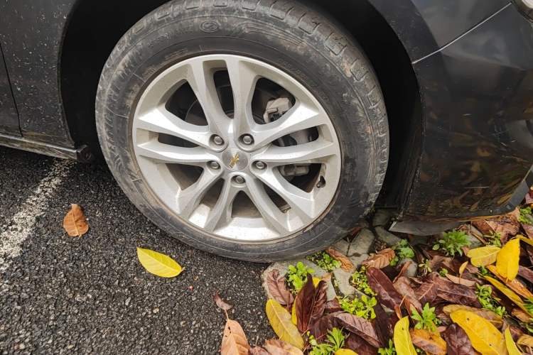 Used Chevrolet Malibu XL 2017 1.5T Automatic Ruichi Edition Right Front Wheel Hub