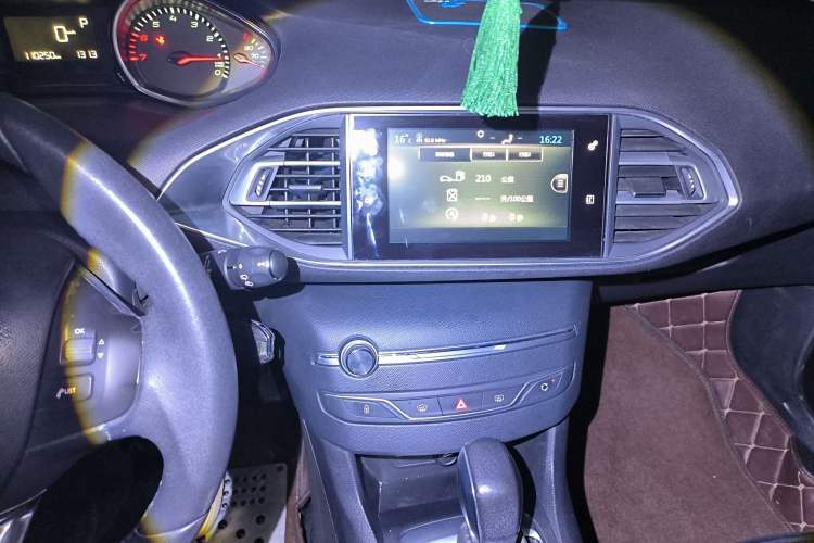 Used Peugeot 308S 2015 1.2T Automatic Jingchi Edition Audio And AC Panel