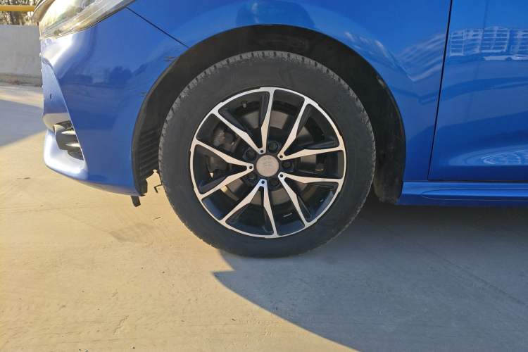 Used BYD Song MAX 2017 1.5T Automatic Smart Connect Prestige 7-Seater Left Front Wheel Hub