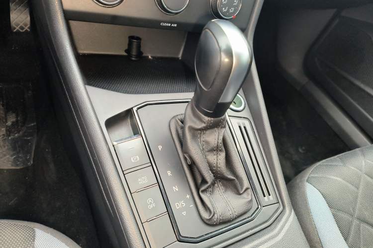 Used Volkswagen Lavida 2023 Revised 1.5L Automatic DeYi Edition Gear Lever