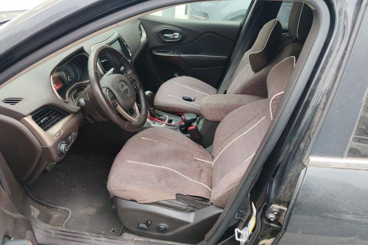 Used Jeep Cherokee 2014 2.4L Luxury Edition