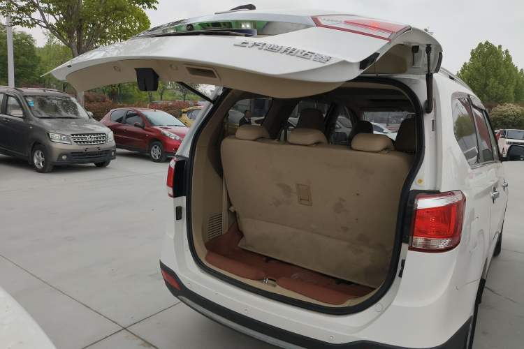 Used Baojun 730 2014 1.5L Manual Luxury Navigation ESP Version 7 Seats Trunk