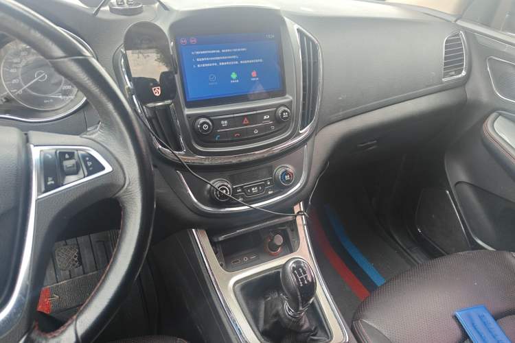 Used Baojun 560 2015 1.8L manual luxury version