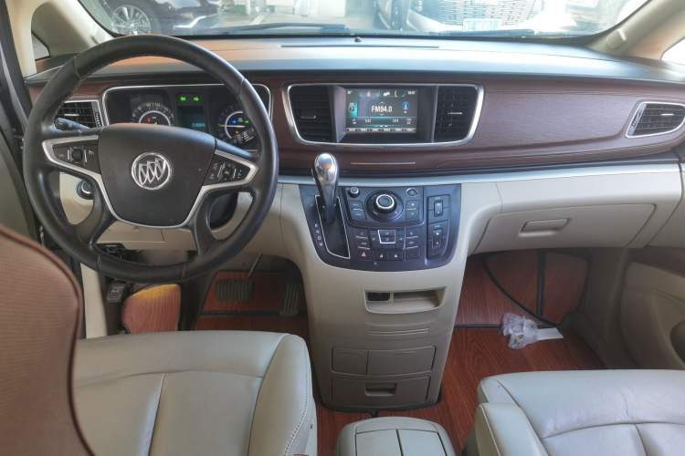 Used Buick GL8 2017 25S Luxury Version China V Standard Center Console