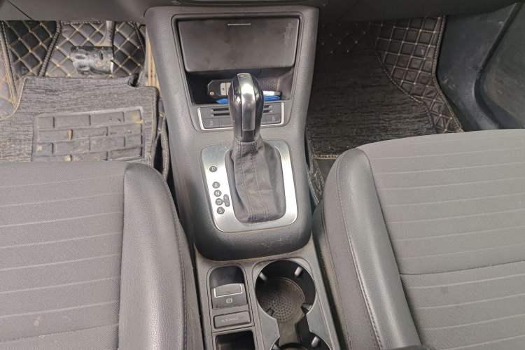 Used Volkswagen Tiguan 2015 1.8TSI Automatic Two-Wheel Drive Trend Edition Gear Lever