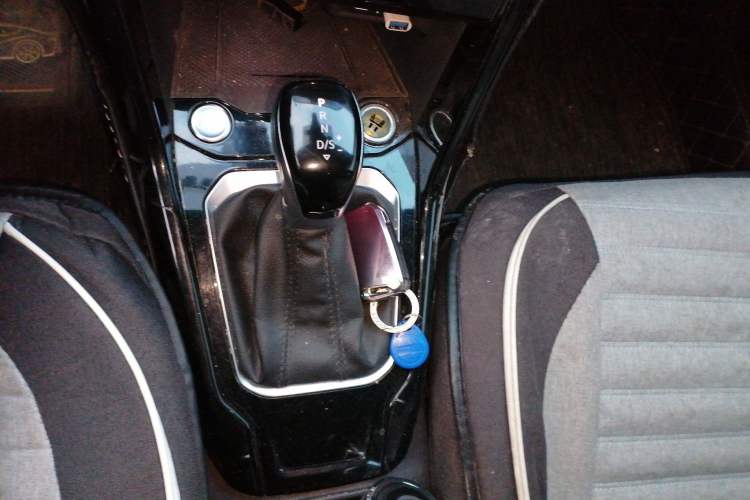 Used Volkswagen T-ROC 2023 300TSI DSG Two-Wheel-Drive Chen Guang Edition
