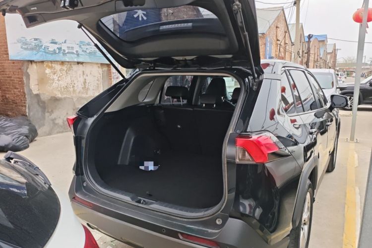 Used Toyota RAV4 2022 2.0L CVT Two-Wheel Drive Fashion Plus Edition Trunk