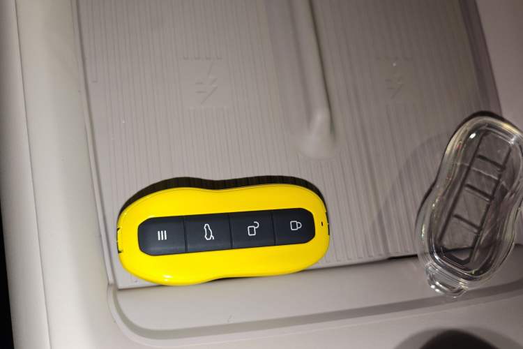 Used Xiaomi Auto YU7 2025 Ultra-Long Range High-Performance All-Wheel-Drive Max Edition Vehicle Key