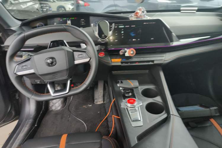 Used CHANGAN UNI-V 2024 1.5T Prestige Edition Center Console