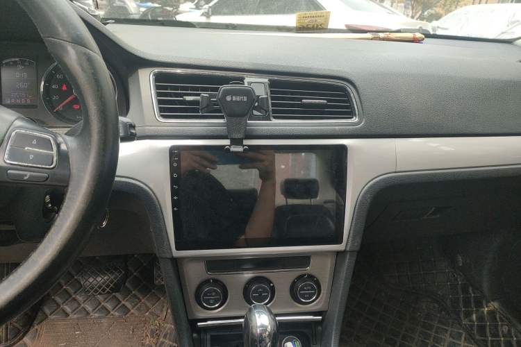 Used Volkswagen Lavida 2013 Revised Version 1.6L Automatic Luxury Edition