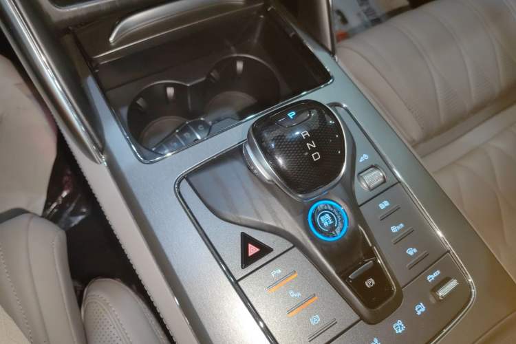 Used BYD Tang New Energy 2024 DM-p Champion Edition 215 km All-Wheel-Drive Flagship Model Gear Lever