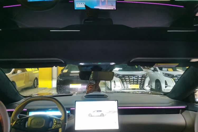 Used Lynk & Co Z10 2025 95 kWh 766 km Range Rear-Wheel Drive Max