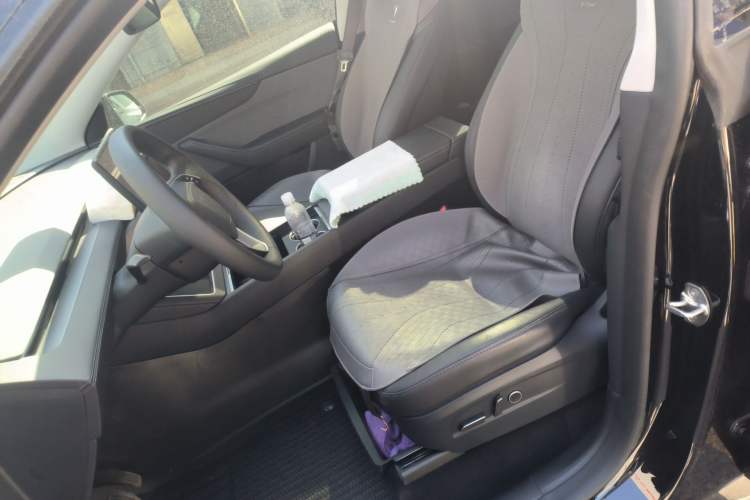 Used Tesla Model Y 2025 Rear-Wheel-Drive Version