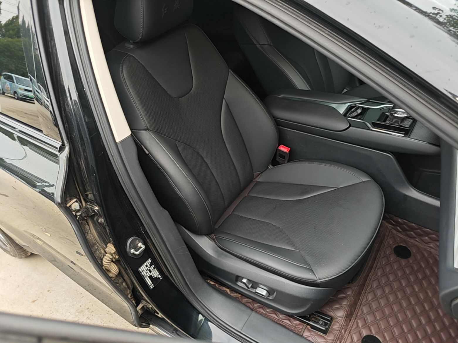 Hongqi E-QM5 2024 610 km PLUS — снимка 19
