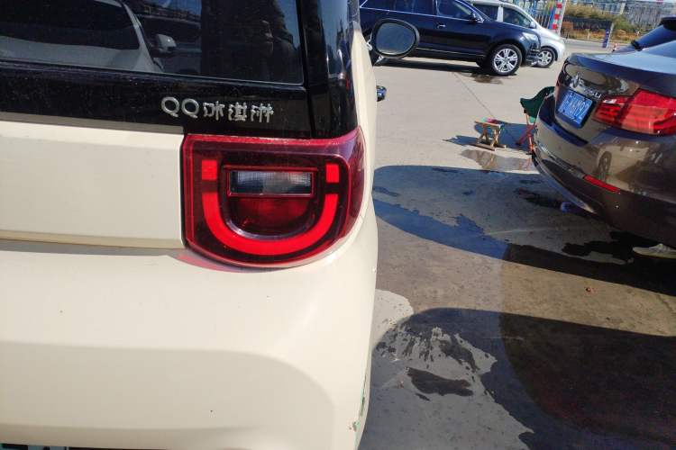 Used Chery QQ Ice Cream 2022 170km Sundae Phosphate Lithium-Ion Exterior 3