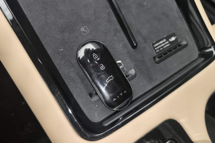 Used Hima AITO M5 2023 Extended-Range Rear-Drive Standard Version