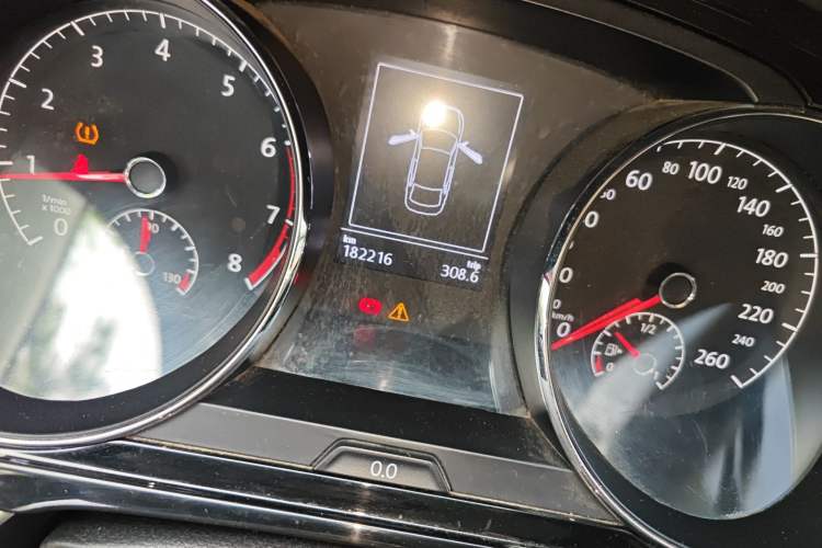 Used Volkswagen Lamando 2015 280TSI DSG Comfort Edition Odometer Close Up