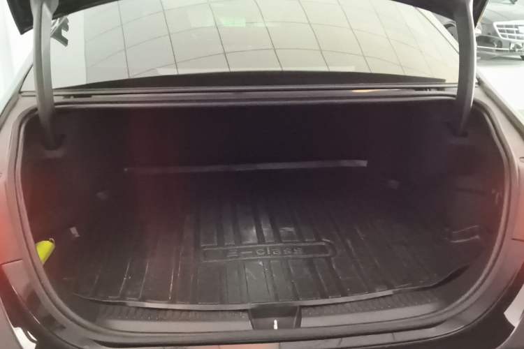 Used Mercedes-Benz E-Class New Energy 2024 E 350 e L Plug-in Hybrid Sedan
