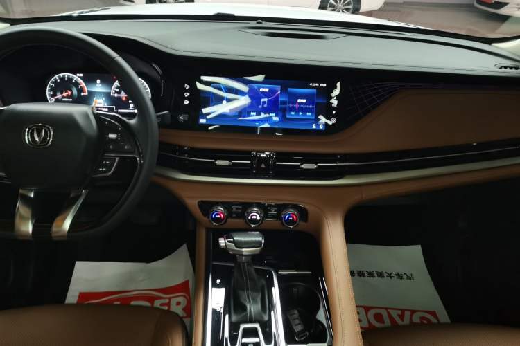 Used CHANGAN CS95 2021 2.0T Two-Wheel Drive Luxury Version
