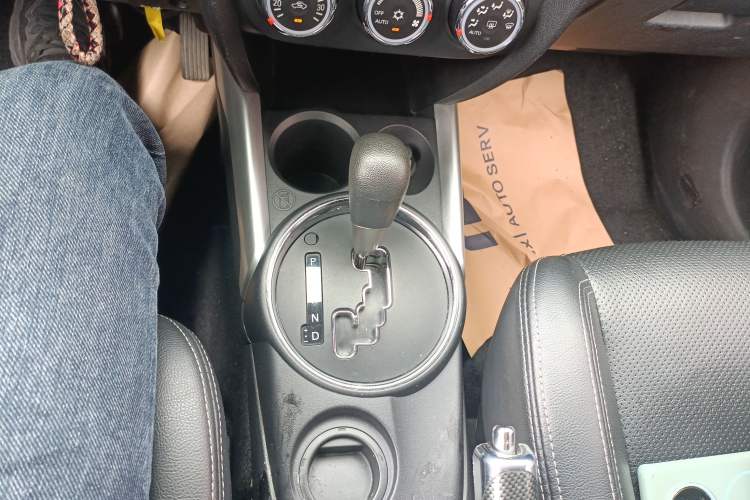 Used Mitsubishi ASX 2013 2.0L CVT Two-Wheel Drive Elite Edition Gear Lever