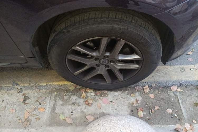 Used Volvo XC60 2017 T5 Smart Upgrade Edition Right Front Wheel Hub