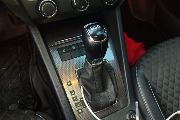 Used Skoda Octavia 2019 TSI280 DSG Luxury Edition Station Wagon China VI Standard Gear Lever