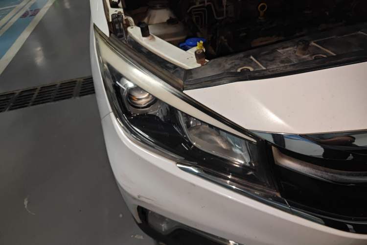 Used CHANGAN OSHAN A800 2017 1.6L Manual Comfort Model Right Front Headlight