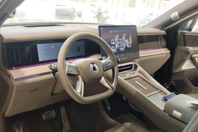 Used Denza N9 2025 Flagship Model Center Console