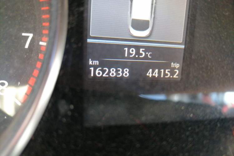 Used Volkswagen FAW-Volkswagen CC 2013 1.8TSI Luxury Model Odometer Close Up