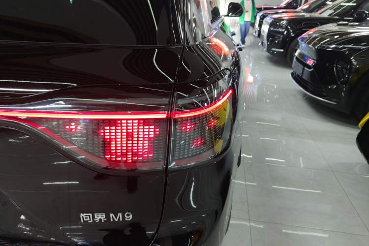 Used Hima AITO M9 2025 Extended-Range Ultra Version 52 kWh 6-Seater Right Rear Taillight