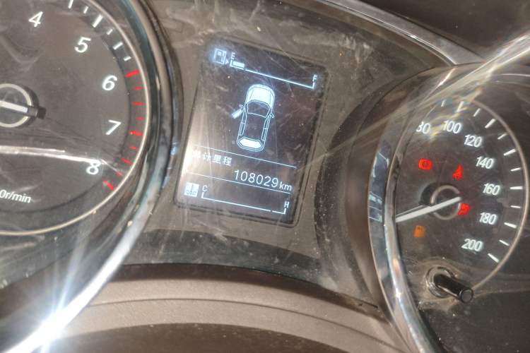 Used Baojun 730 2016 1.5L Manual Comfort Version 7 Seats China V Emission Standard Odometer Close Up